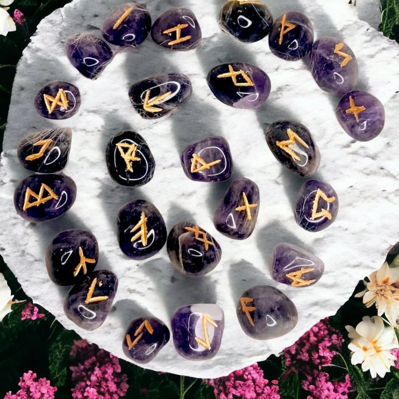 Runes Futhark - Runes divinatoires - Runes en Améthyste - Outils de divination - La Malle Aux Sorcières