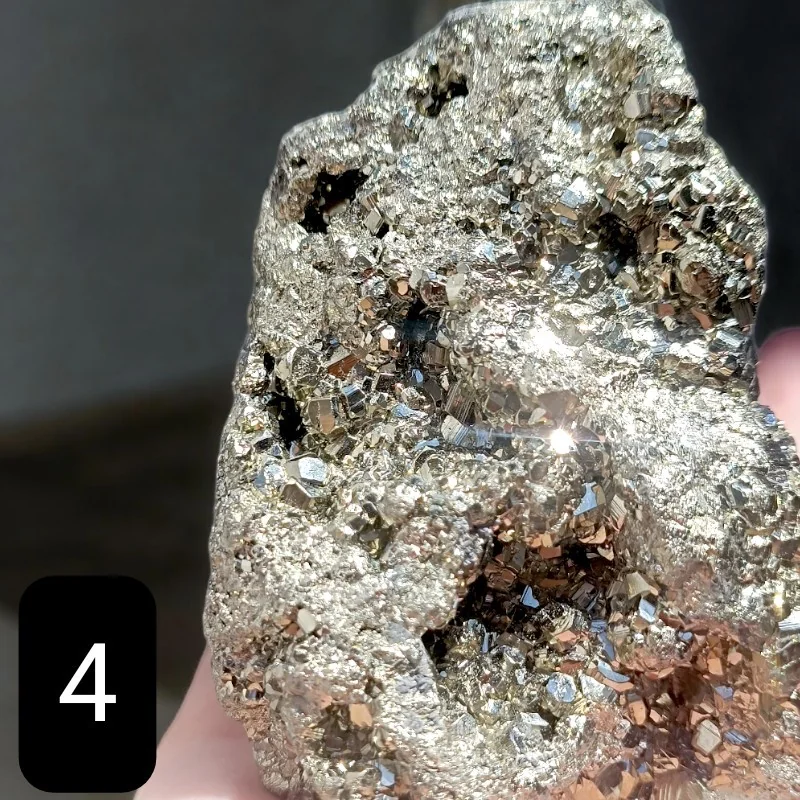 pyrite de collection, pyrite, brute, pyrite sur socle, bienfaits pyrite