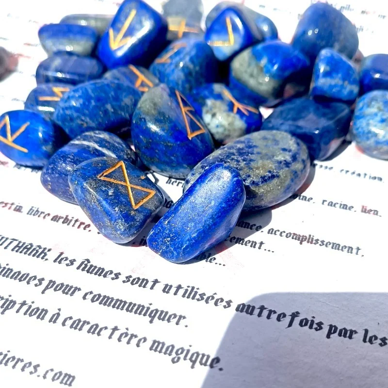 Runes en Lapis Lazuli - runes futhark - Runes divinatoires - Outils de divination - La Malle Aux Sorcières