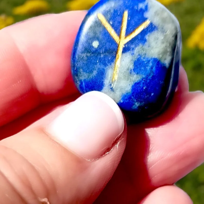 Runes en Lapis Lazuli - runes futhark - Runes divinatoires - Outils de divination - La Malle Aux Sorcières