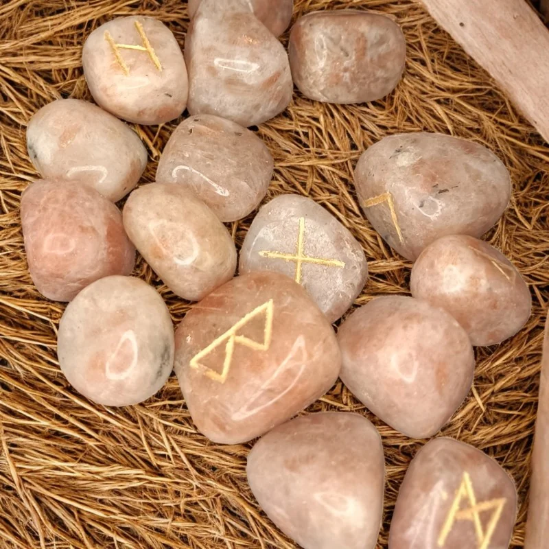 Runes divinatoires - Runes Futhark - Outils de divination - Pierre de Soleil - La Malle Aux Sorcières